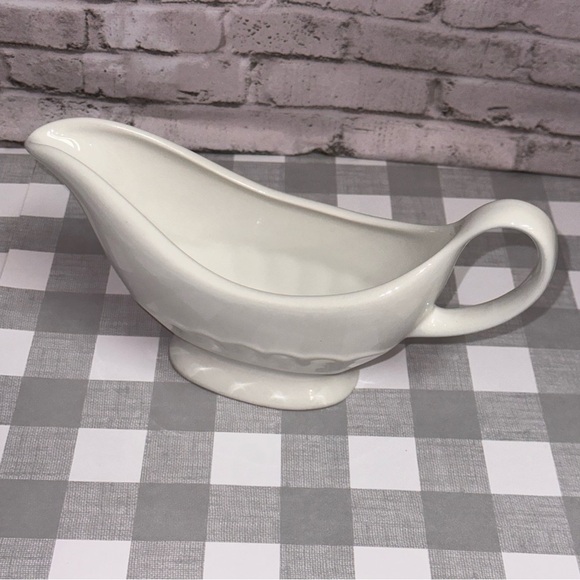 Martha Stewart White Gravy Sauce Boat 9" X 3" MSE - Picture 3 of 8